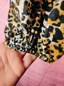 Leopard Print Crop Top 🤎