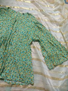 Floral Print Top - Flowy Fit