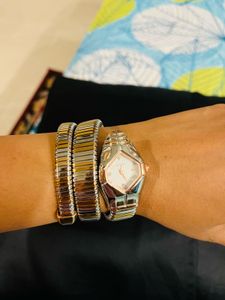 Stylish Women&#39;s Watch (Battery Needed)