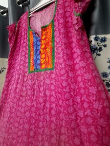 🔥Sale 🔥 Pink Paisley Print A Line Kurti