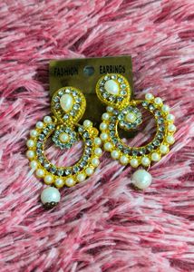 Fashionable Pearl Drop Earrings
