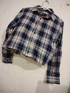 Trendy Cropped Plaid Shirt