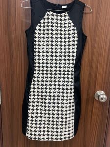 This VERO MODA HOUNDSTOOTH BLACK &amp; WHITE Dress