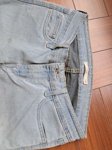 Light Wash Levi&#39;s Denim Jeans