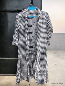 Black And White Tshirt With Shrug