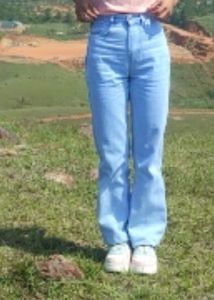 “Bold in Blue: Trendy Baggy Jeans for Effortless!