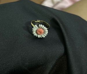 Adjustable Daisy Ring🌼