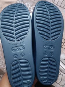 Navy Crocs Bay Platform Sandals - Women&#39;s Size 9