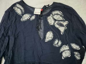 Stylish lulu and sky top