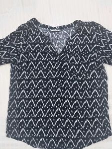 Patterned V-Neck Top