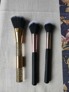 Set Of 6 Brand New Makeup Brushes