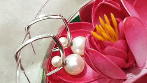 (₹90)Pearl Earrings