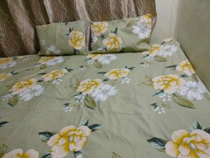 Bedsheet With Free Socks 🧦😉