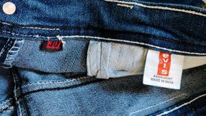 Women Relax Fit Capri Jeans