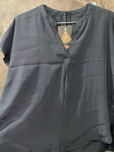 Elegant Black V-Neck Top