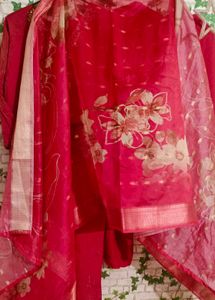 Gajri Colour Suit Set With Shimmer Shade