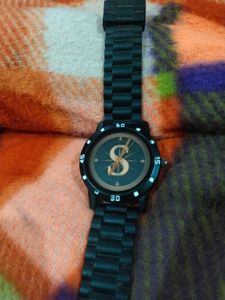 Stylish Black Wristwatch