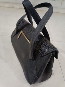 PARFOIS Black Croc-Embossed Handbag