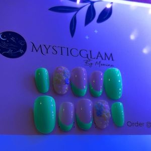Floral Green Elegance – Press-On Nail Set Of 16