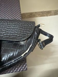 Crocodile Saddle Cross With Sling Bag