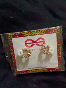 Everstylish Flower Stone Earrings