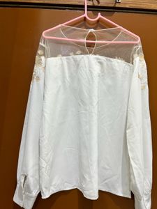 Korean Off White Top 🤍