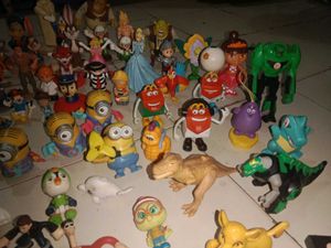 Mixed Toy Figure Lot