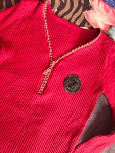 Red Zip-Front Ribbed Top ♥️