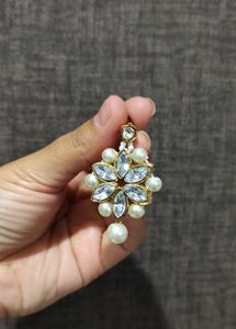 Kundan Earrings And Mangtika Set