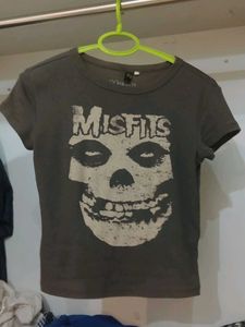 H&M× Misfits Graphic Tee!!