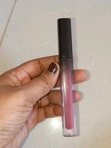 Huda Beauty Demi Matte Lipstick