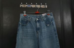 A Export Surplus Multibranded Highwaist Jean