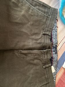 Van Heusen Tapered Fit Chino In Bottle Green Color