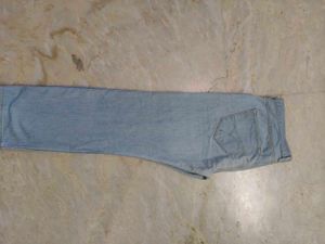 Levi&#39;s Straight Fit Light Wash Denim Jeans