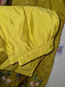 Elegant Embroidered Kurta Sets | L Size