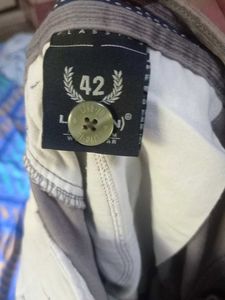Men&#39;s Gray Chinos