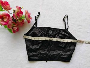 Forever 21 : Chic Black Tie-Front Top