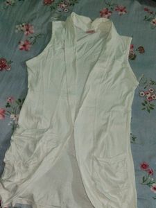 Sleeveless white Cardigan