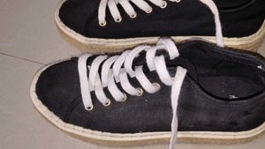 H&amp;M black sneakers with FREEGIFT