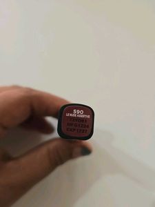 L&#39;Oreal Matte Lipstick - 590 Le Nude Assertive