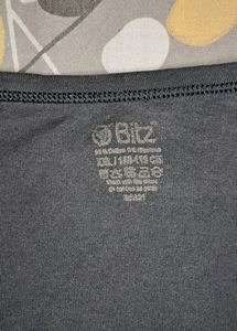 Women&#39;s Black T-shirt