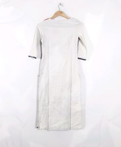 W Off-White Printed Kurta (Women&#39;s)