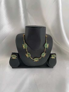 Green Lotus Choker