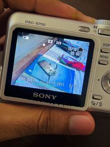 Sony Cybershot DSC-S700 Point And Shoot