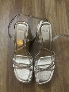 Zara Golden Wedges ✨