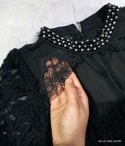 🖤 Elegant Black Lace Dress – Excellent Condition