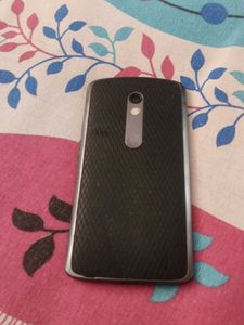 Motorola Phone - Cracked Screen