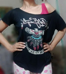 🎀SALE Tshirt Top Broad Neck