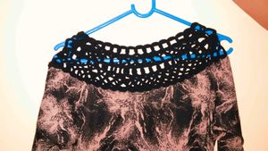 Preettyyy Top.