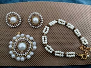 Ear Ring , Pandent And Breclet Set